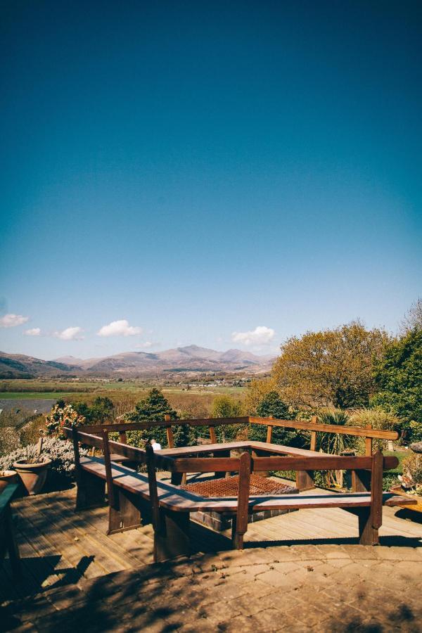 Ferlas Bed And Breakfast Penrhyndeudreath Εξωτερικό φωτογραφία