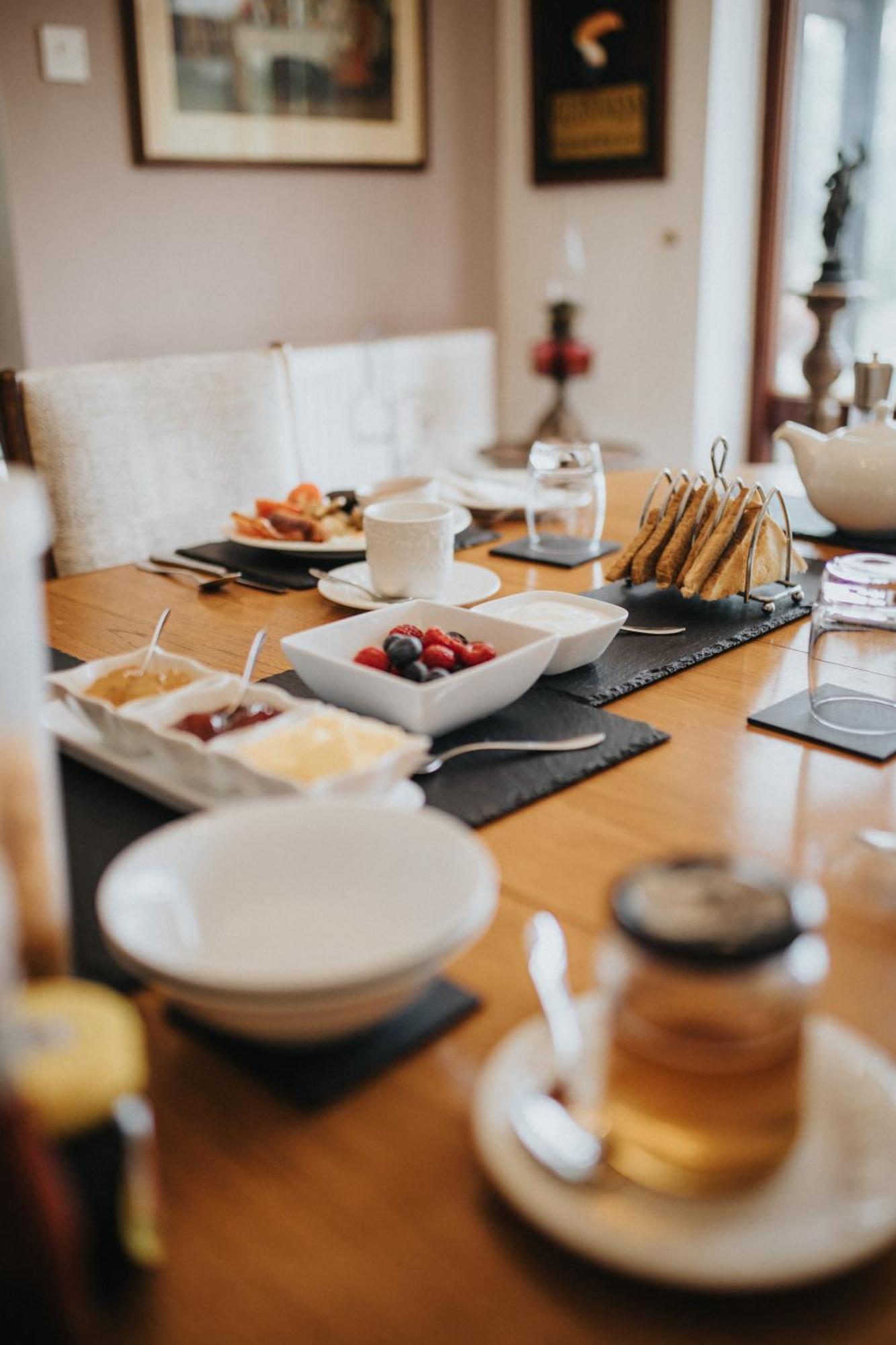Ferlas Bed And Breakfast Penrhyndeudreath Εξωτερικό φωτογραφία