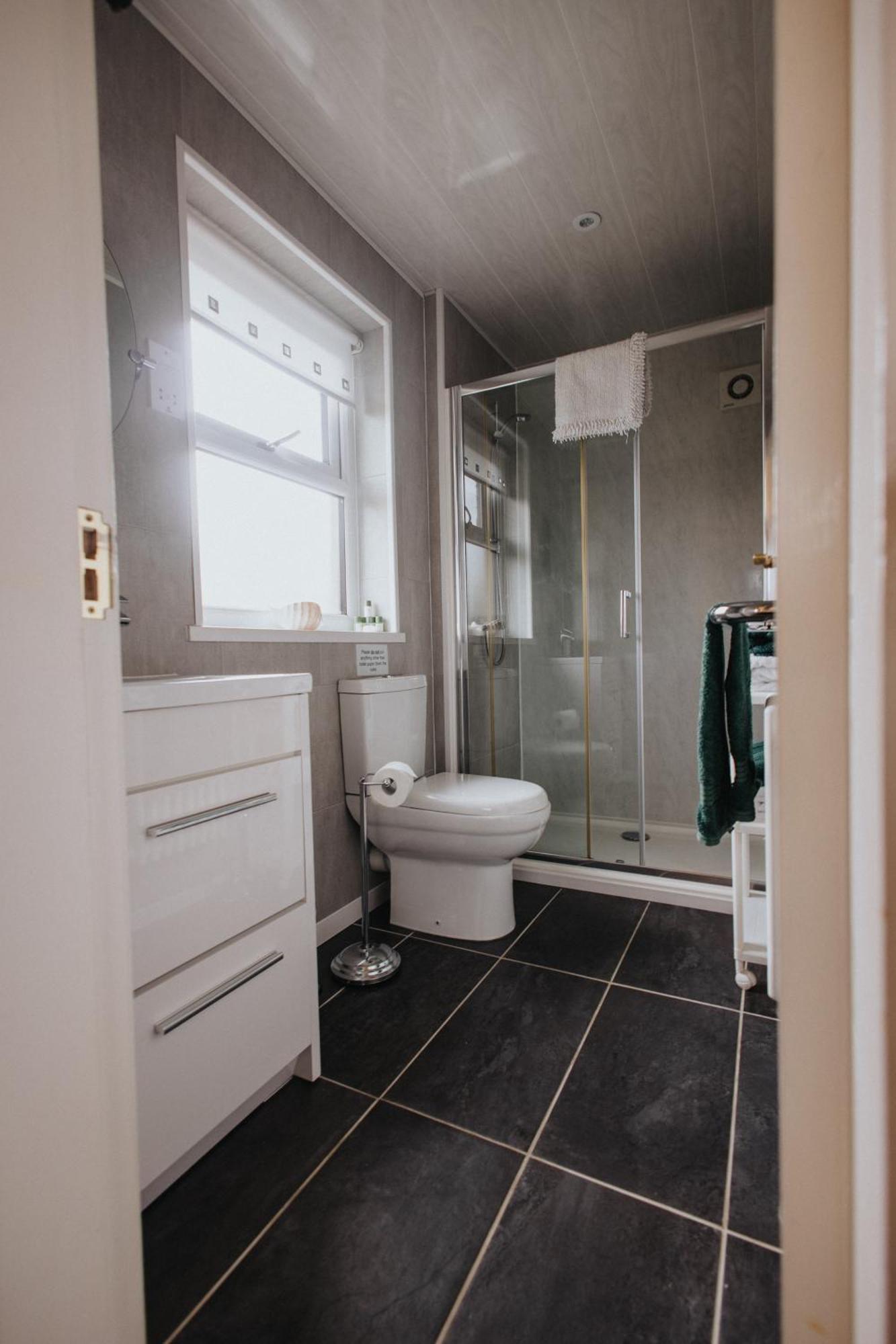 Ferlas Bed And Breakfast Penrhyndeudreath Εξωτερικό φωτογραφία
