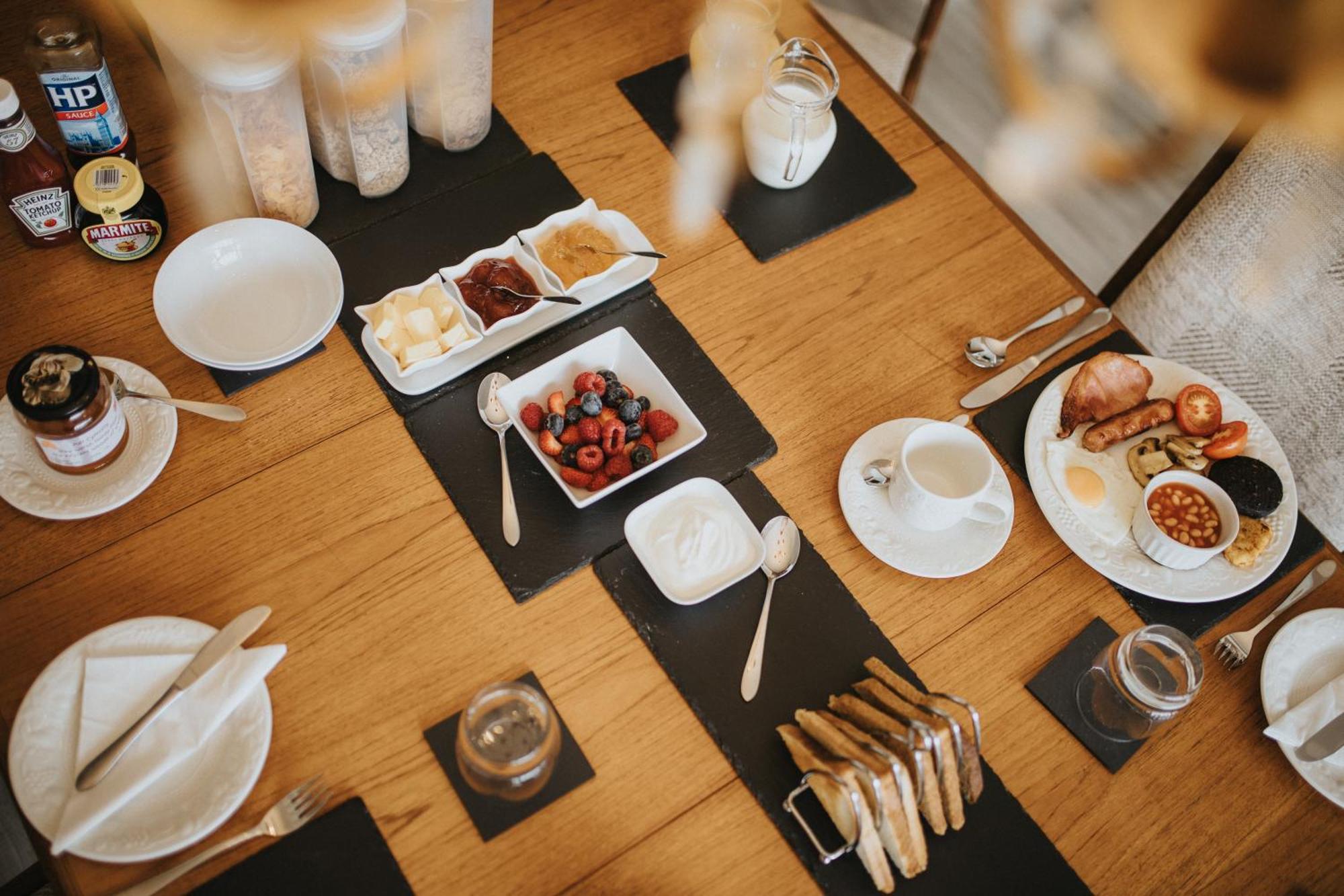 Ferlas Bed And Breakfast Penrhyndeudreath Εξωτερικό φωτογραφία