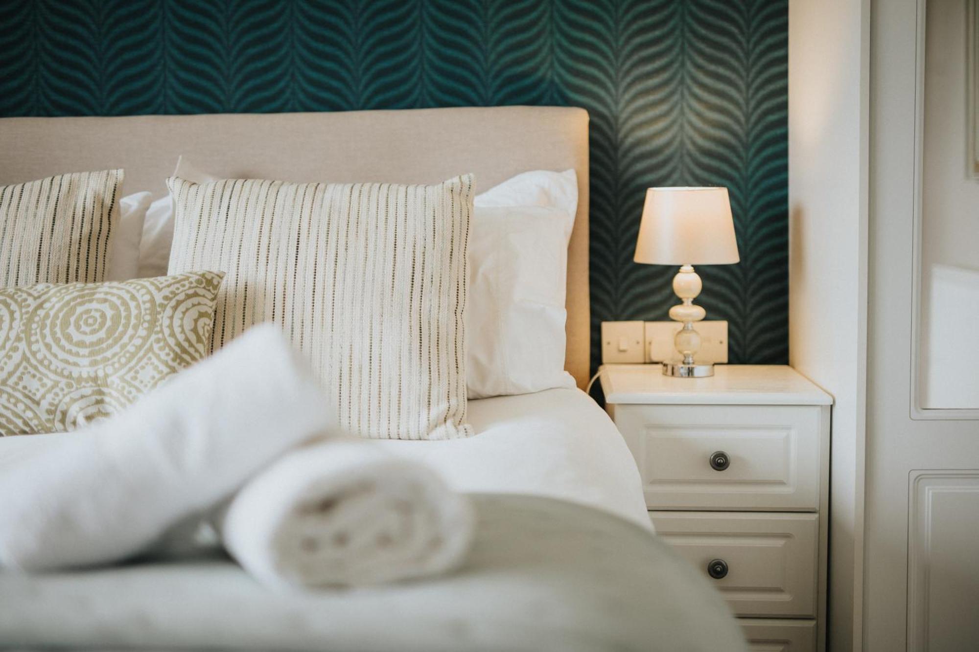 Ferlas Bed And Breakfast Penrhyndeudreath Εξωτερικό φωτογραφία